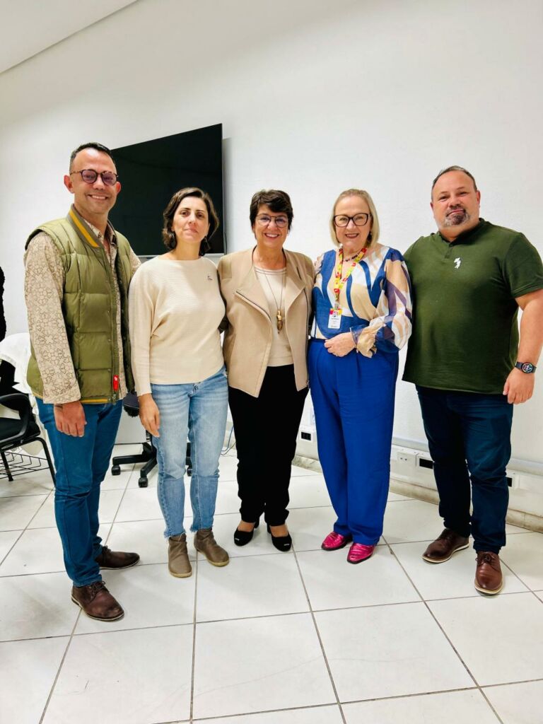 Prefeita do Rio Grande articula ampliação de recursos para a Santa Casa em reunião com Secretaria Estadual da Saúde