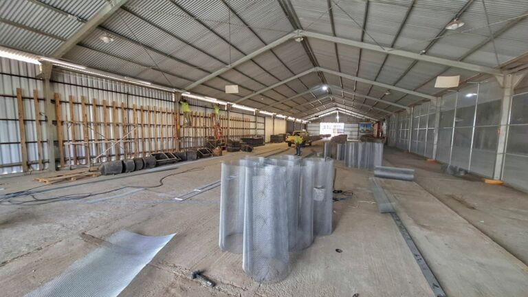 Secretaria da Agricultura realiza medidas de biosseguridade no pavilhão de pássaros e aves para a Fenasul Expoleite