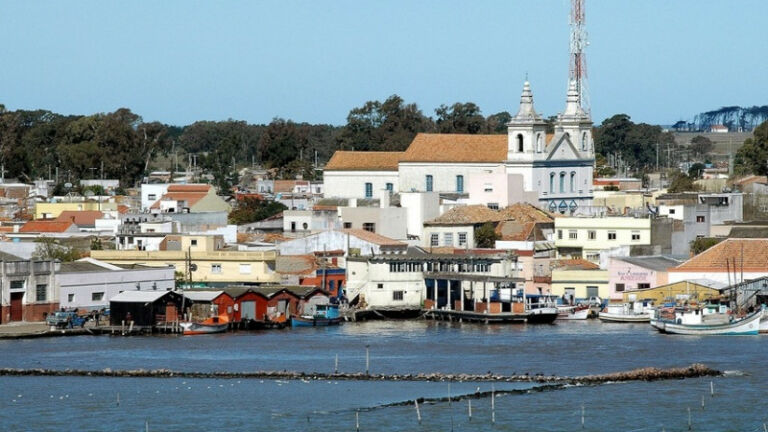 Naufrágio em São José do Norte: dois corpos são encontrados e buscas continuam por desaparecidos
