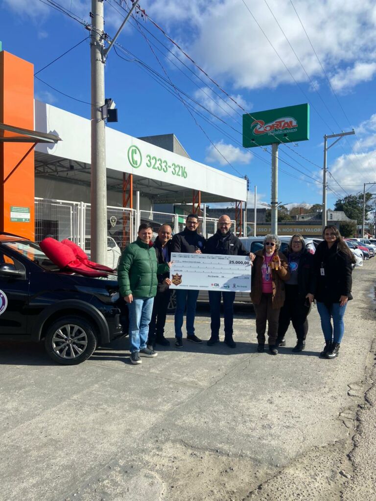 Aapecan recebe novo veículo adquirido com recursos do Assado no Horto