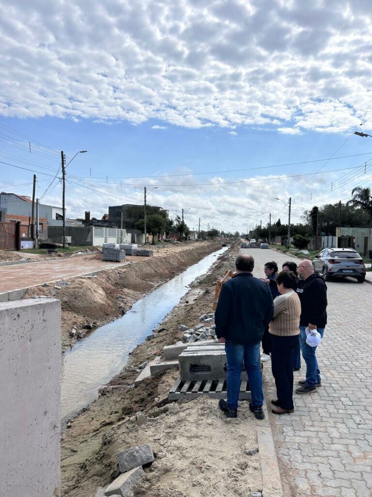 Prefeita e equipe realizam vistoria em obras e ações no Balneário Cassino
