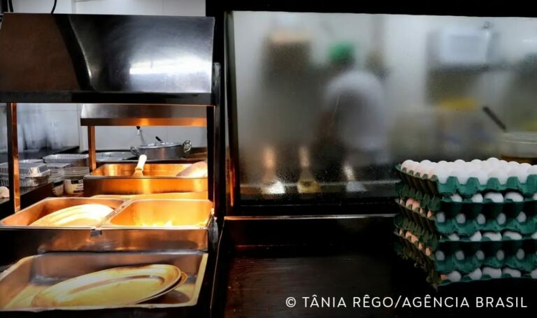 Setor de serviços atingiu recorde de 15,2 milhões de empregos em 2023