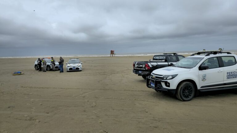Corpo de mulher é encontrado com sinais de violência na orla do Cassino, em Rio Grande