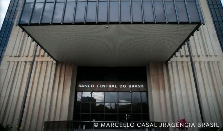 Inflação recua para 4,72%, mas segue acima da meta, aponta Boletim Focus