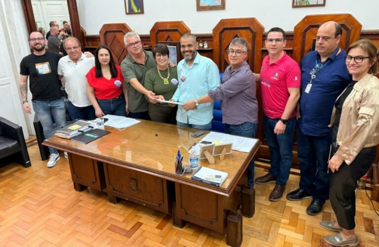 Prefeitura de Rio Grande propõe concessão do antigo prédio dos Correios ao Sesc para escola infantil