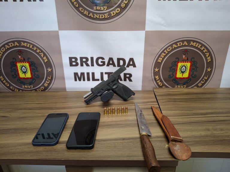 Brigada Militar prende cinco pessoas e apreende arma de fogo em Rio Grande