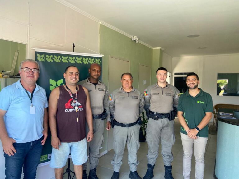 PMs orientam pai por videochamada e salvam recém-nascida em Rio Grande