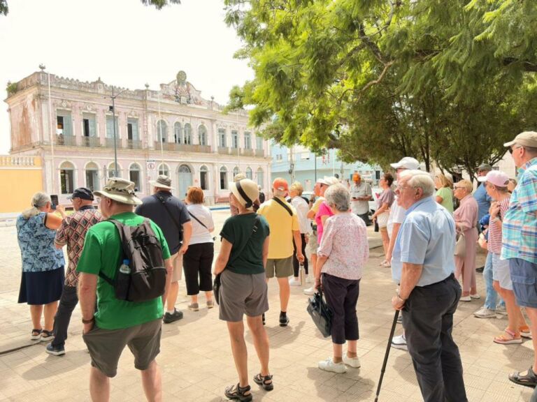 Navio de cruzeiro Seven Seas Splendor retorna a Rio Grande