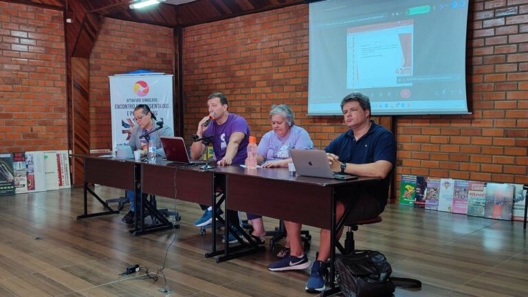 Assembleia da APTAFURG debate greve, plano de saúde e carreira dos TAEs