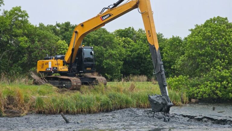 Desassoreamento começa em canal da Central de Hortigranjeiros em Rio Grande