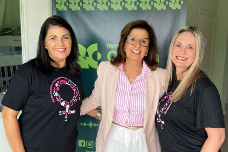 Festa “Elas de Máscara Retrô” celebra oito anos do Núcleo de Empreendedoras em Rio Grande