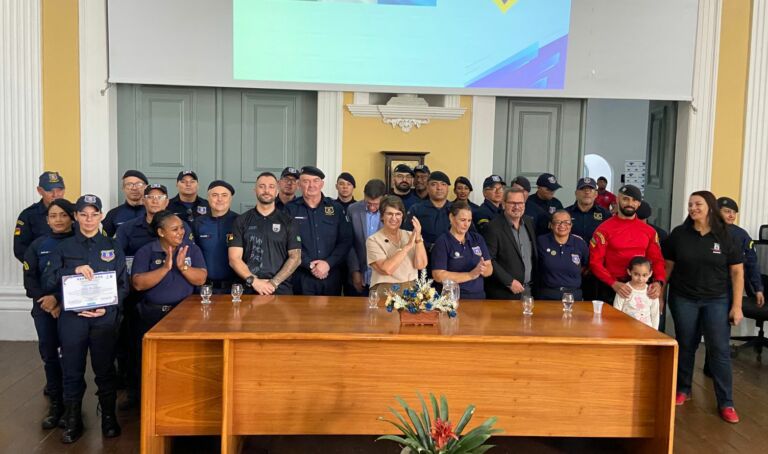 Prefeitura realiza cerimônia de certificação do Curso de Armamento e Tiro para agentes da Guarda Municipal