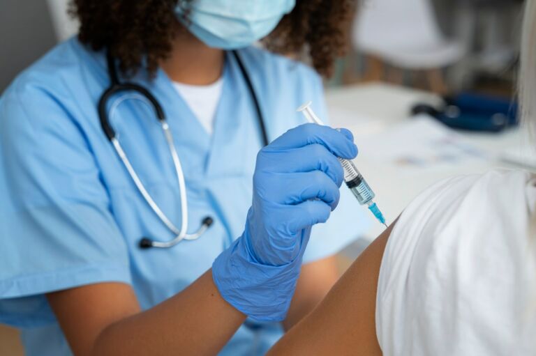 Vacinação contra influenza terá horários ampliados no município durante o final de semana