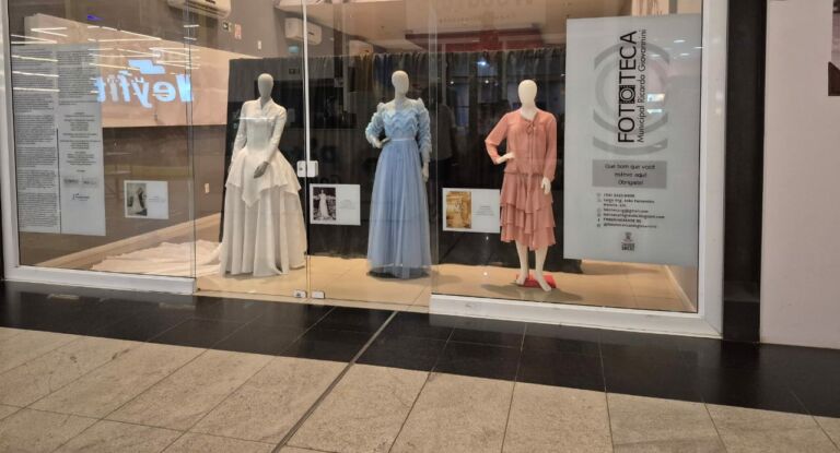 Exposição resgata trajes históricos e propõe novo olhar sobre a fotografia em Rio Grande