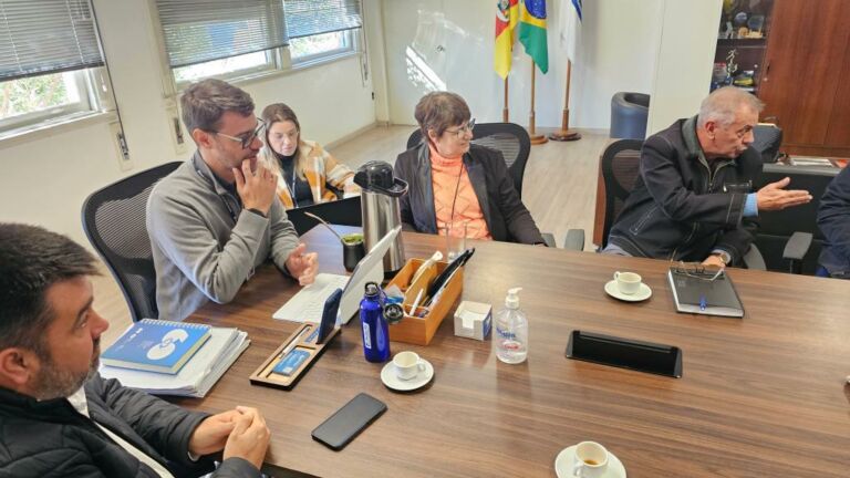 Grupo de caminhoneiros se reúne com autoridades para debater projeto de revitalização das vias do Distrito Industrial