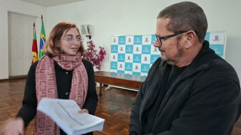 DCE-FURG entrega abaixo-assinado sobre transporte coletivo