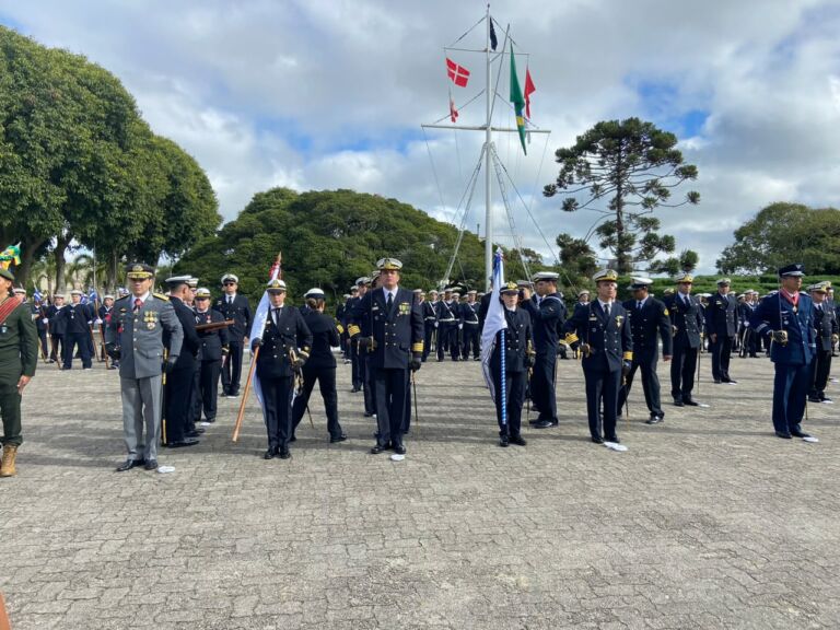 Marinha realiza cerimônia do Dia da Marinha e entrega condecorações em Rio Grande