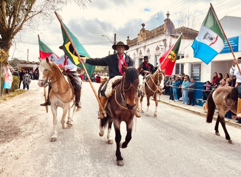 Povo Novo reúne cerca de 450 cavalarianos em desfile Farroupilha