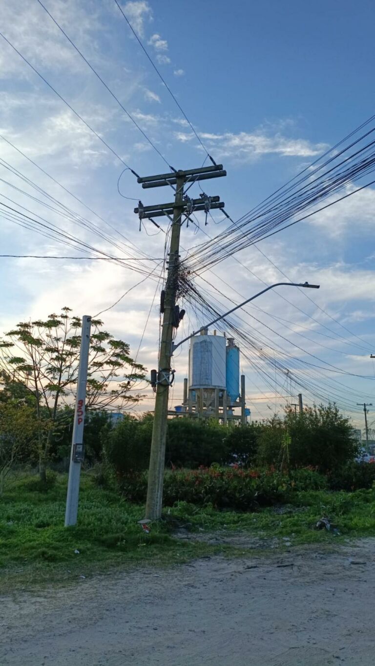 Furtos de fios e luminárias agravam prejuízos e insegurança após temporal em Rio Grande